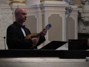  S. Loetzkė mandolinos garsais džiugino vilniečius